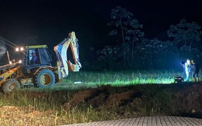 Personal de Ingeniería y operarios de la Empresa de Servicios de Florencia, SERVAF S.A. E.S.P, intervinieron daño detectado  en la línea de aducción, cerca a la vereda Caldas.